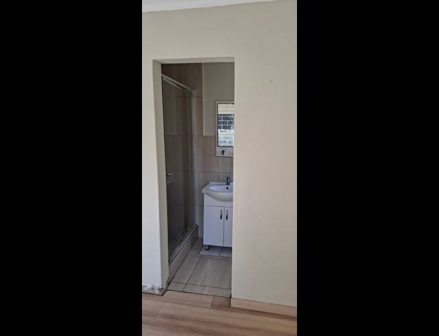 2 bed property to rent in HONEYDEW RIDGE